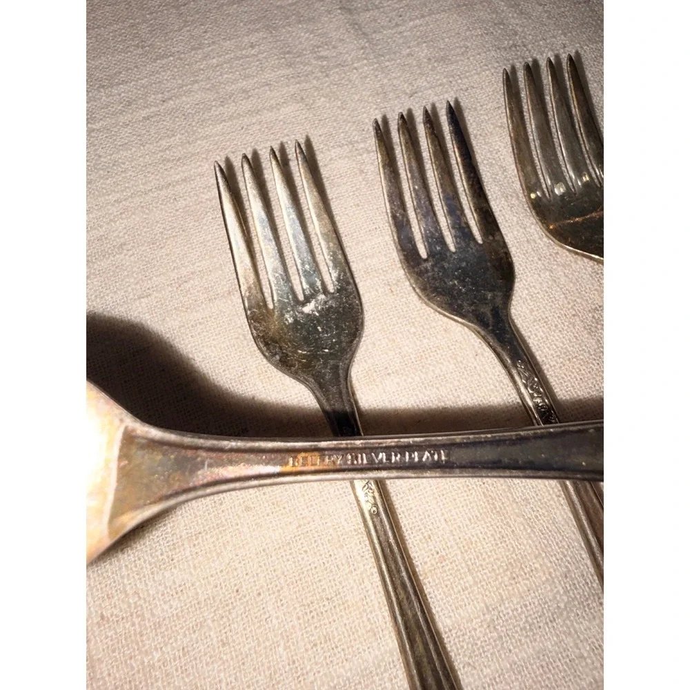 Belfry Silver Plate Salad Forks Set of 4‎ Vintage Floral Pattern Ornate Flatware